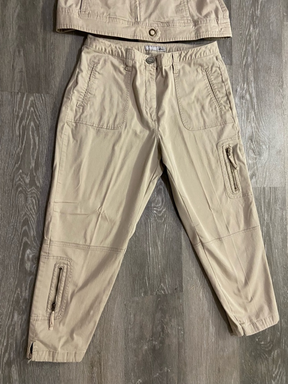 Chico's Matching Set - Beige Utility Zip Sleeveless Vest and Matching Pants - Picture 6 of 10